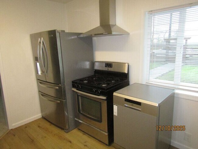 Building Photo - Very Rare 2 Bedroom House on a large lot with separate bonus unit!