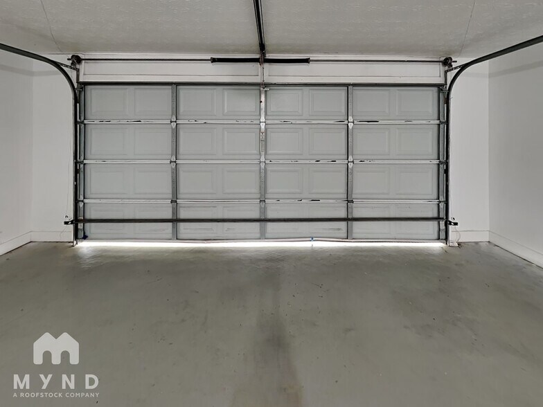 Building Photo - 135 Windward Dr