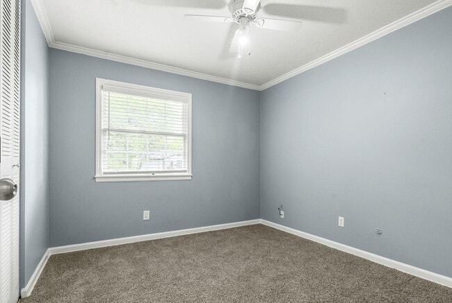 Building Photo - 2404 Silverbrook Ave