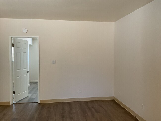 Building Photo - 5519 Paloma Ave