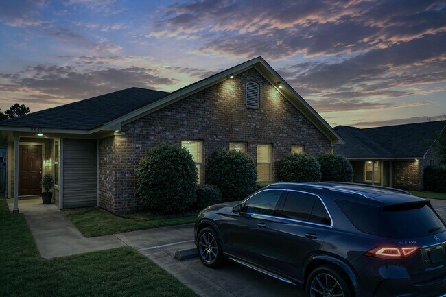 Building Photo - 8712 Mansion Creek Cir