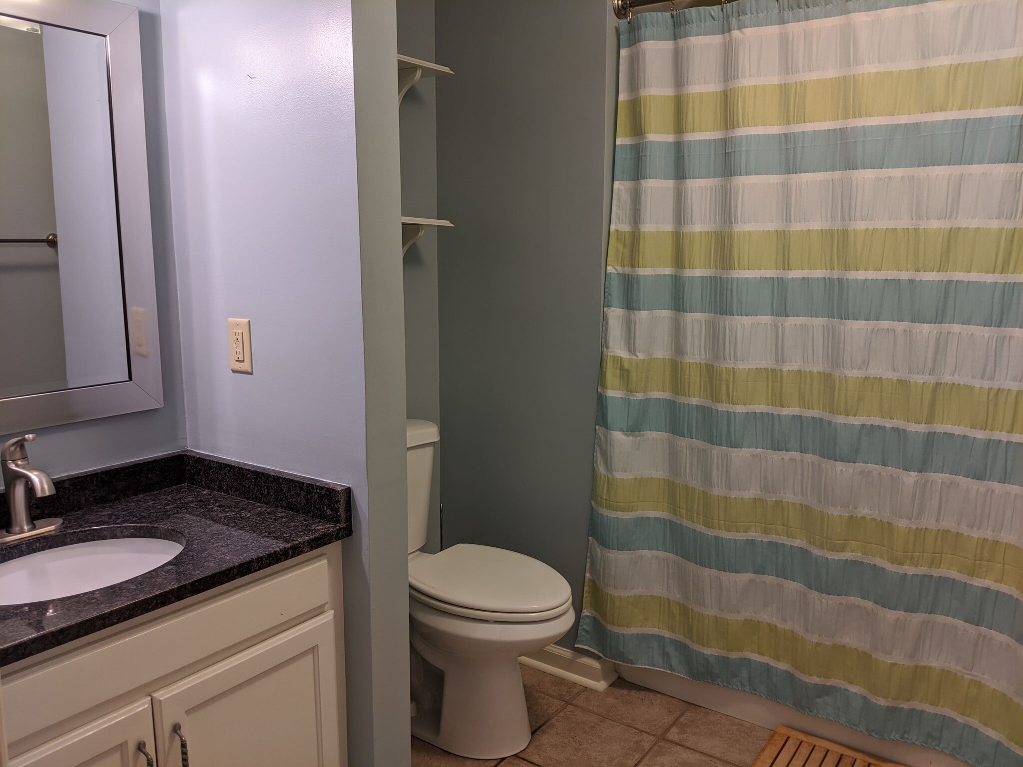 Recently updated hall bath with ceramic tiles and shower/tub combo - 303 Ferncliff Dr