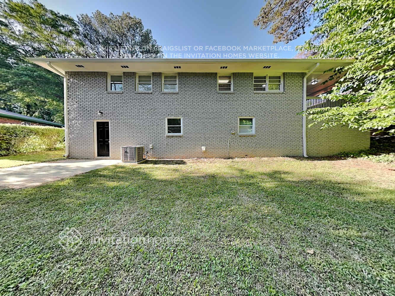 Building Photo - 3582 Highwood Dr SW