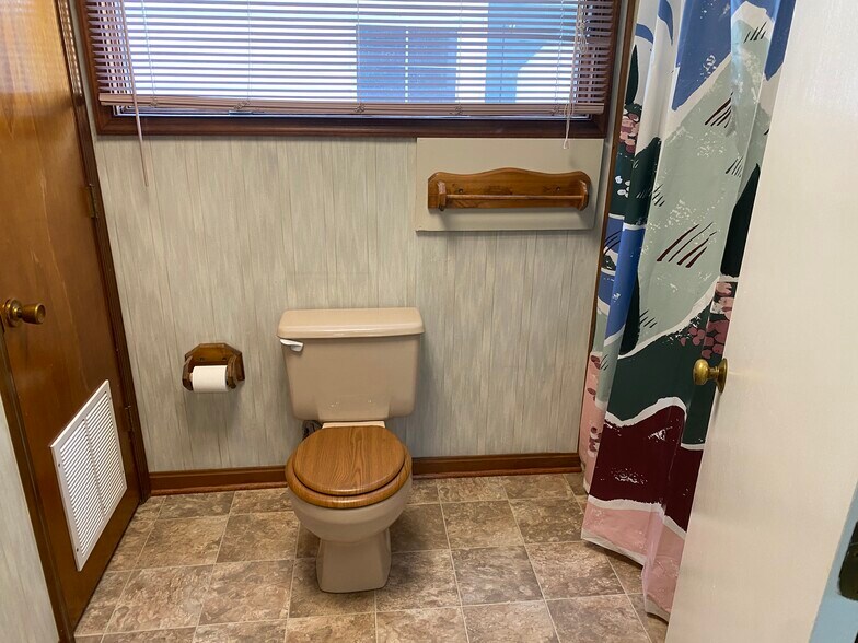 Building Photo - 9289 Meadow Crossing Way