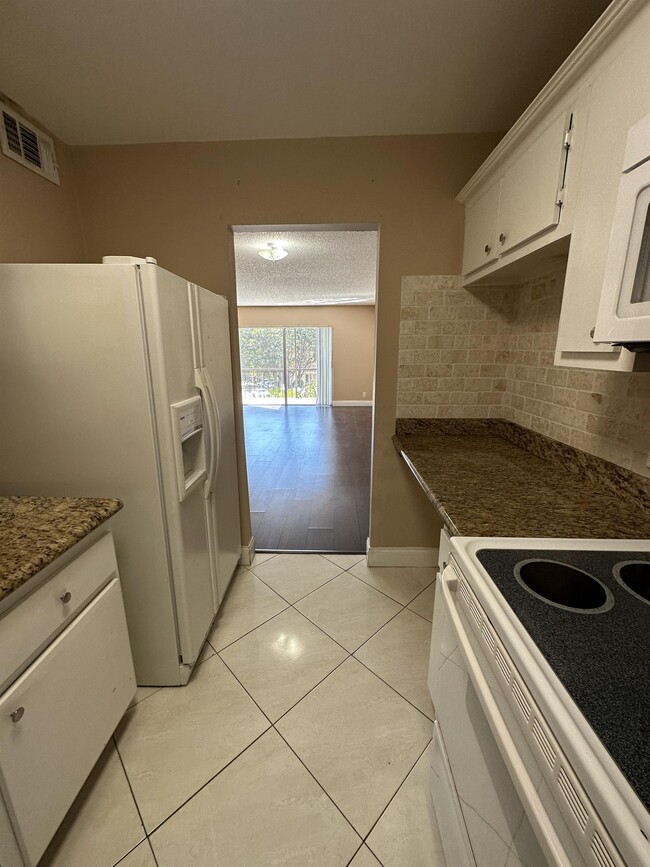 Building Photo - 5961 N Falls Cir Dr