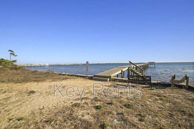 Building Photo - 1789 Sound Hammock Dr