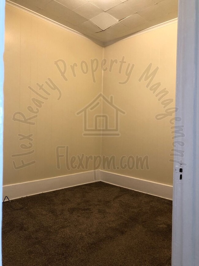 Building Photo - Cute North Toledo Home