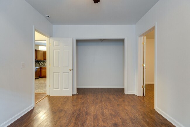 Building Photo - 712 45th Ave N