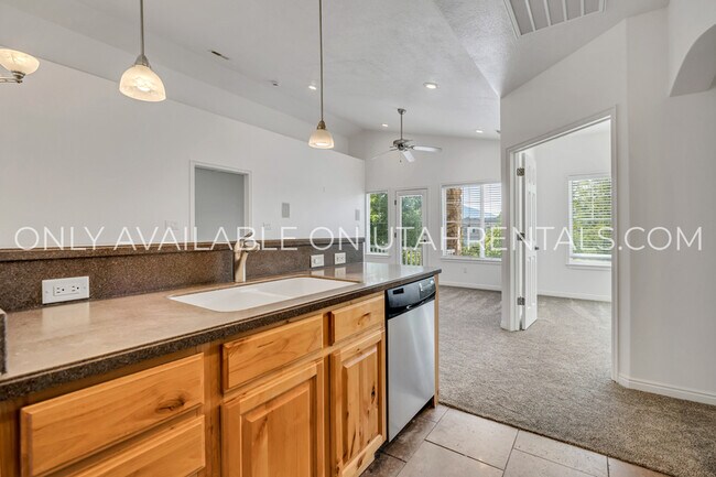 Building Photo - 1028 Canyon Vista Rd