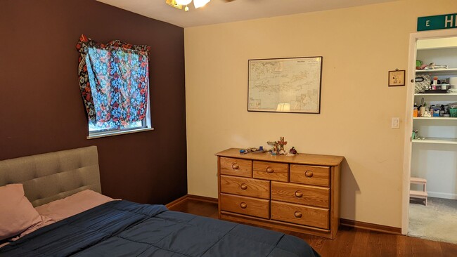 Building Photo - Charming 3 Bedroom Home With Partially Fin...