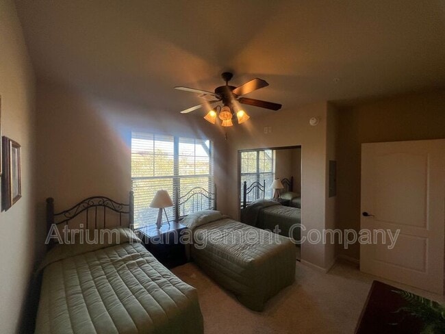 Building Photo - 903 Charo Pkwy