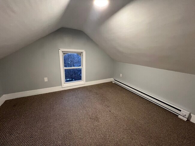 Building Photo - 542 Eastern Ave