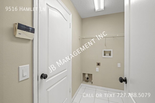 Building Photo - 9516 Hamlet Ln