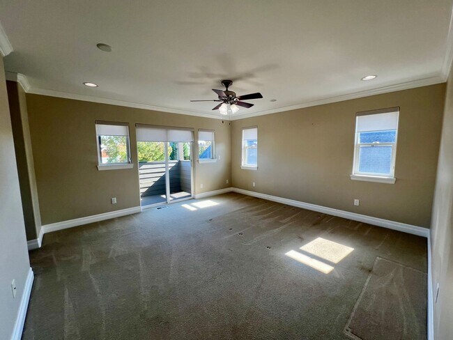 Building Photo - Beautiful 3 Bedroom in Private Community!