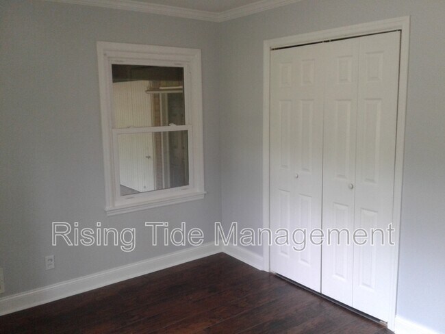 Building Photo - 948 Hickory Dr