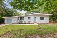 Building Photo - 3 bedroom 2 bath house 1-car garage walk to TMH!! Available in MAY!