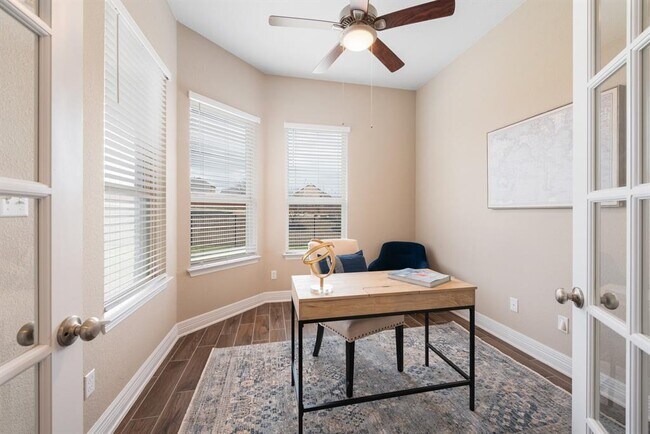 Building Photo - 521 Betony Lp