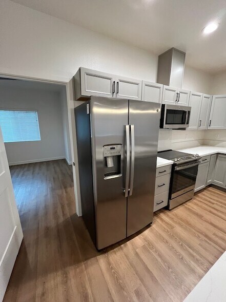 Building Photo - 2029 W Corvina Ave