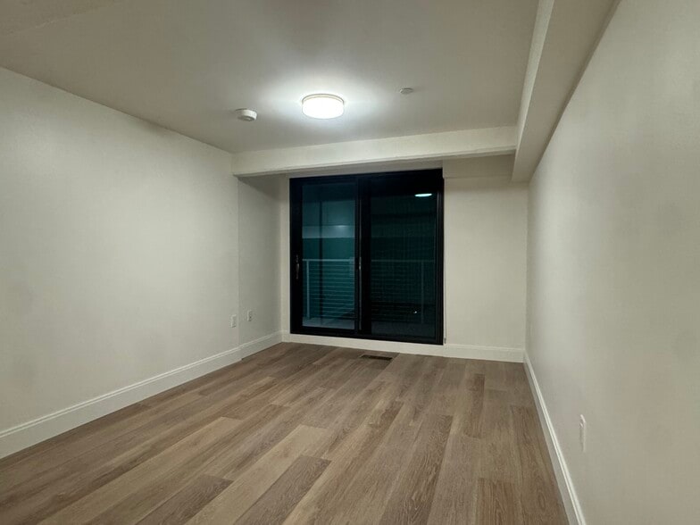 Building Photo - 1065 Commonwealth Ave