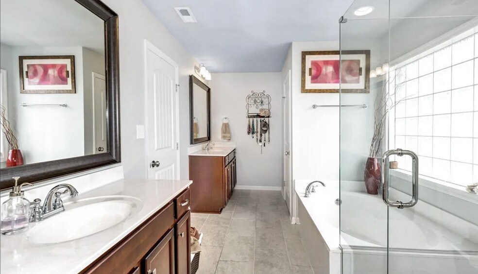 Building Photo - 7709 North Catawba Cir NW