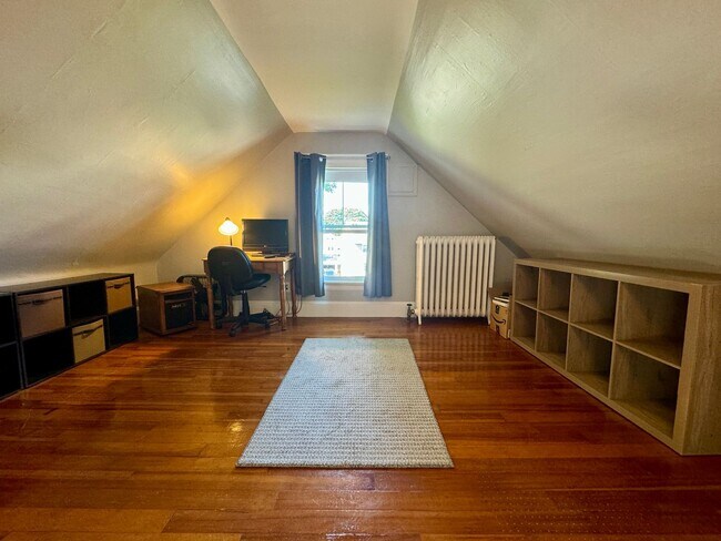 Building Photo - 3BD/1.5BA South Portland Single Family Home!! W/D In-Unit & Storage in Basement & Shed! Available...