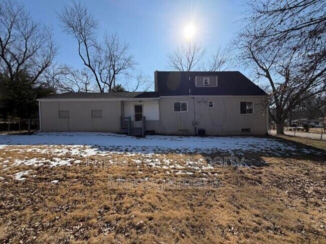 Building Photo - 8385 Latty Ave