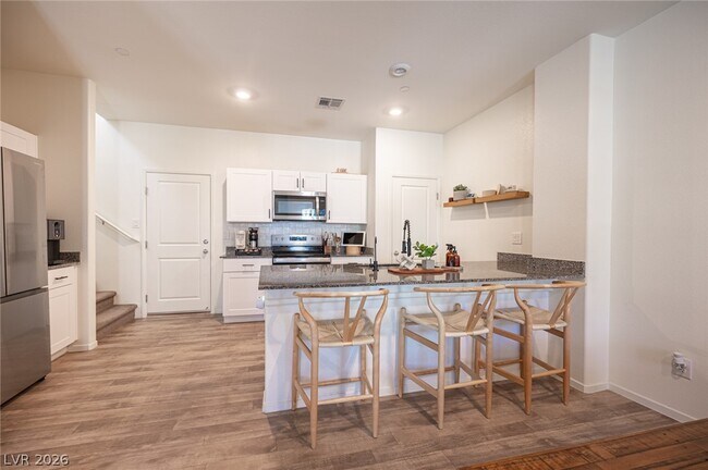 Building Photo - 530 Gloster Ave
