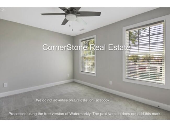 Building Photo - 2854 Little Dr