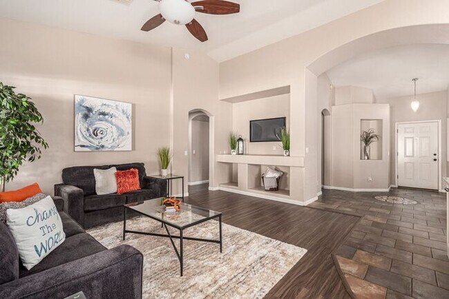Building Photo - 3-bedroom plus bonus room with 3-car garag...