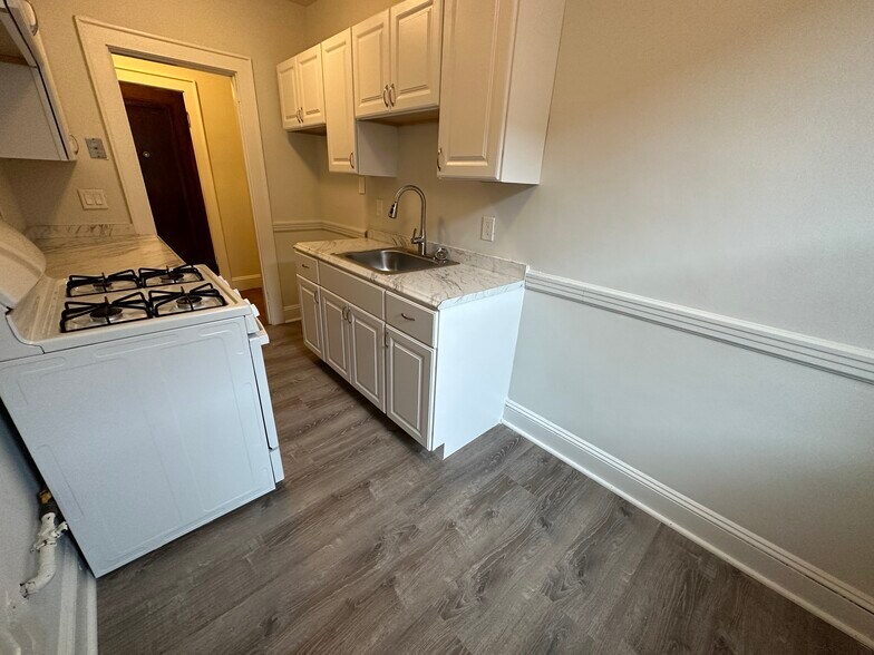 Building Photo - 130 Highland Ave