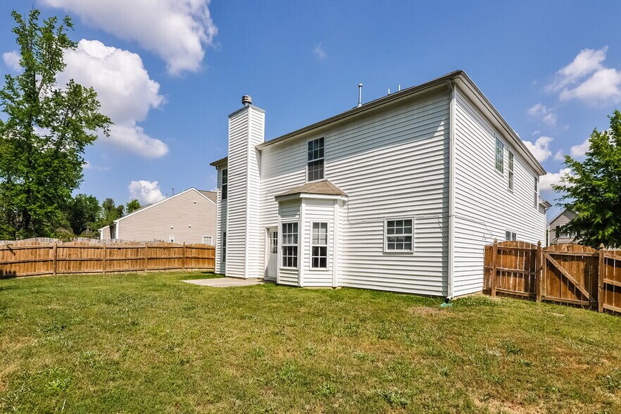 Building Photo - 804 Red Oak Tree Dr