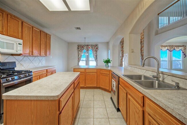 Building Photo - 601 Indian Run Dr
