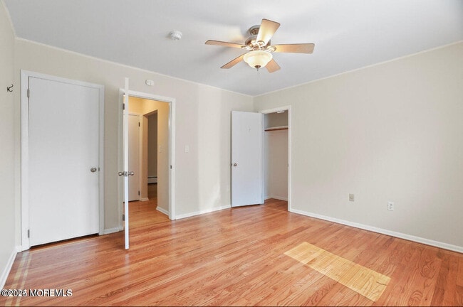 Building Photo - 209 Manor E