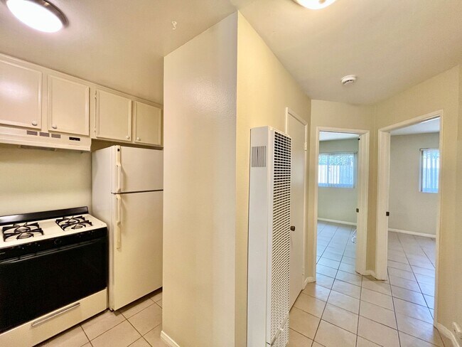 Building Photo - Downstairs North Park Apartment with Parking & Onsite Laundry!