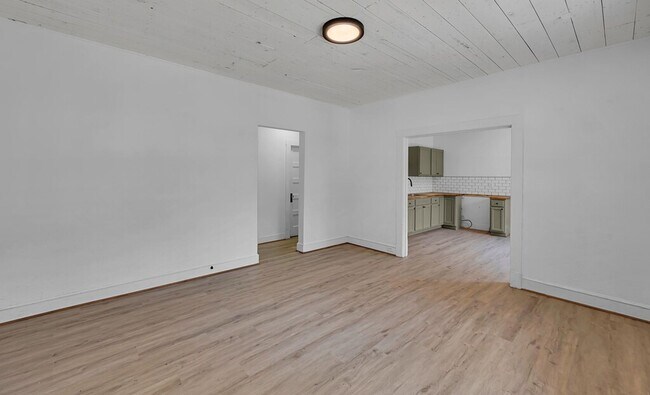 Building Photo - 909 N 10th St