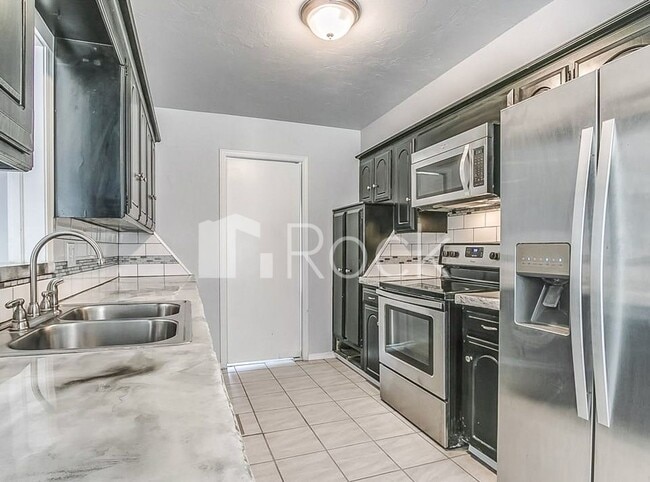 Building Photo - 12508 High Meadow Dr