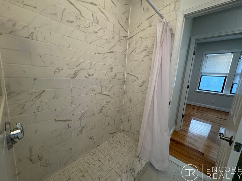 Building Photo - 19 Peterborough St