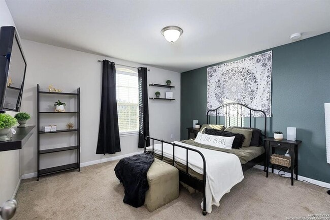 Building Photo - 241 Silver Maple Dr