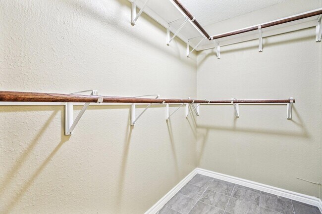 Building Photo - 1605 Lantern Light Dr