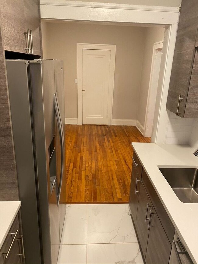 Building Photo - Charming Remodeled 1 Bedroom / 1 Bathroom ...