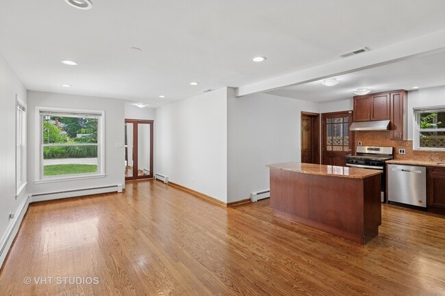 Building Photo - 5768 N Lacey Ave