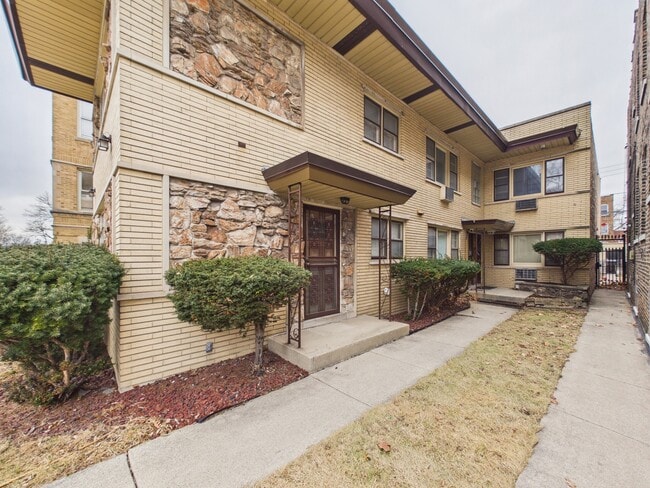 Building Photo - 11219 S King Dr