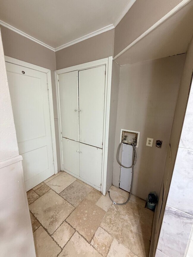 Building Photo - Beautiful 2 Bedroom Unit near LSUS!