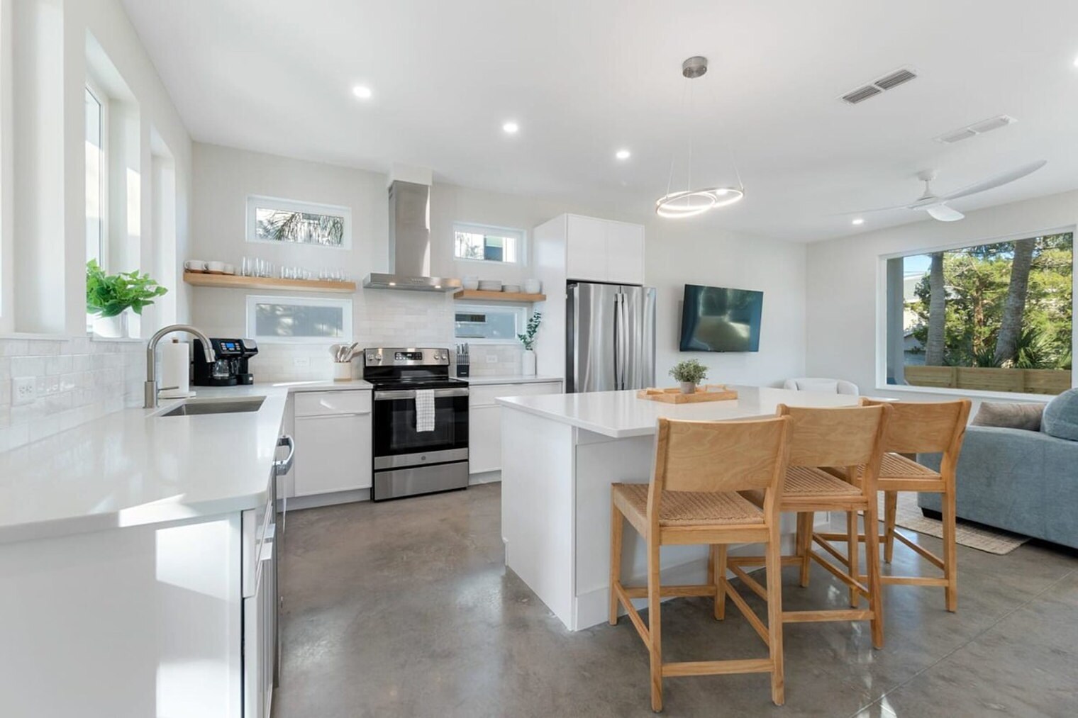Building Photo - 2A Sanchez Cove