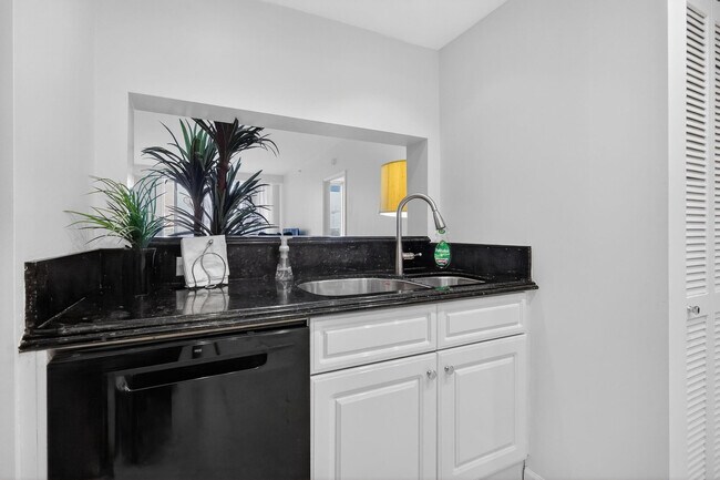 Building Photo - 9595 Collins Ave