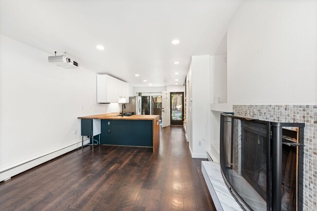 Building Photo - 350 Arapahoe Ave
