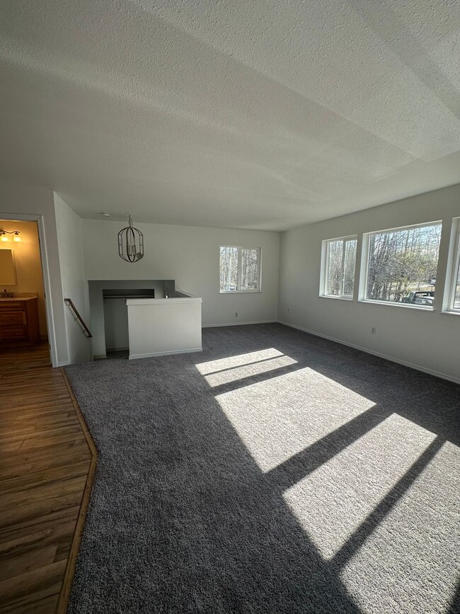 Building Photo - 2 bedroom | 1 bathroom | Single Family | B...