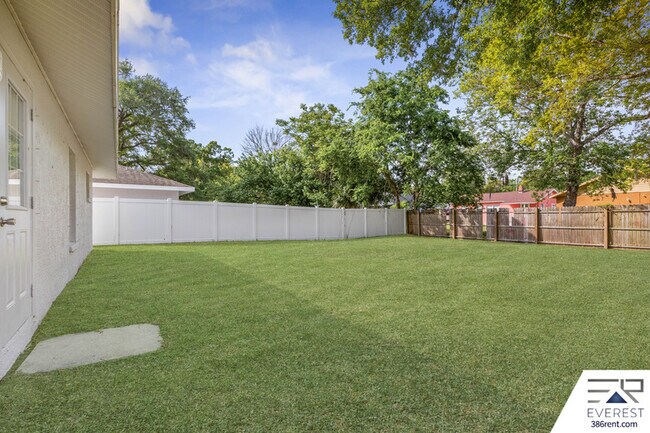 Building Photo - 734 Flora St