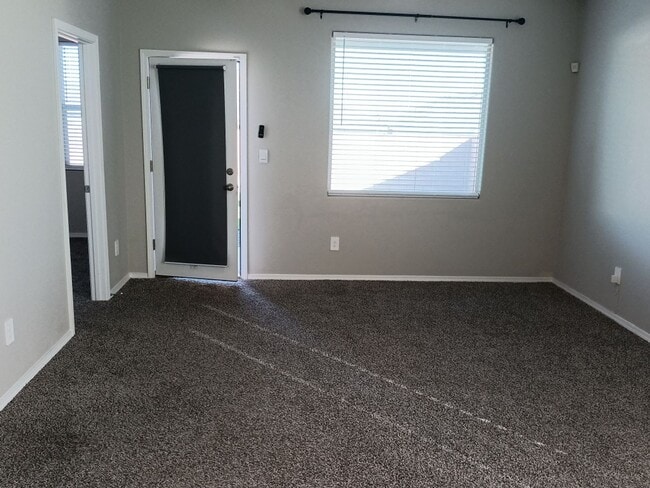 Building Photo - 3 Bedroom, 2 Bathroom Home! Schedule a Showing Today!