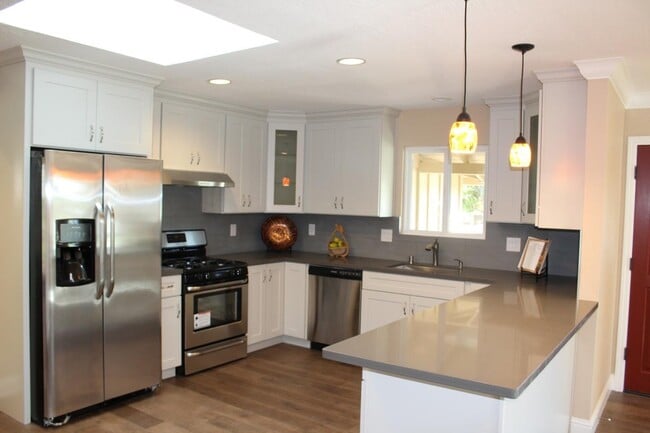 Building Photo - 1376 Bouret Dr